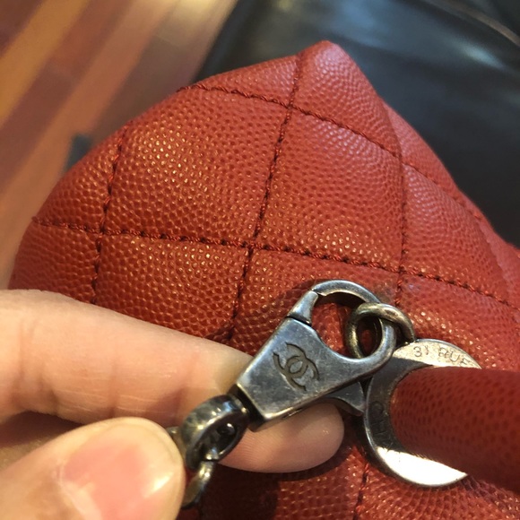 CHANEL Caviar Medium Coco Handle Flap in Red. - Picture 7 of 14